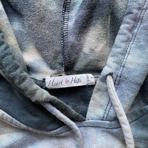 {Heart and Hips} Tie Dye Short Sleeve Crop top hoodie - Picture 2 of 6